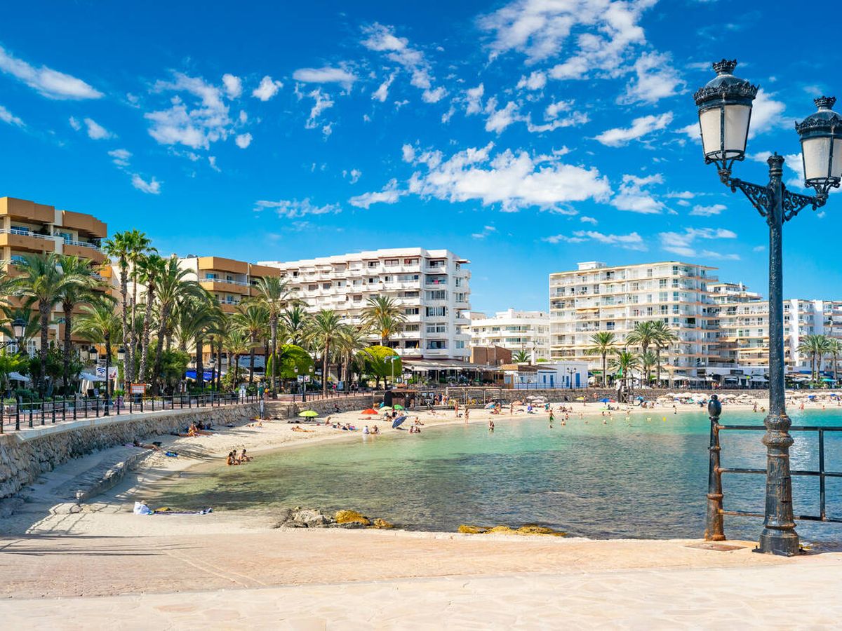 Foto: Platja de Santa Eulària en Ibiza, España. (iStock)