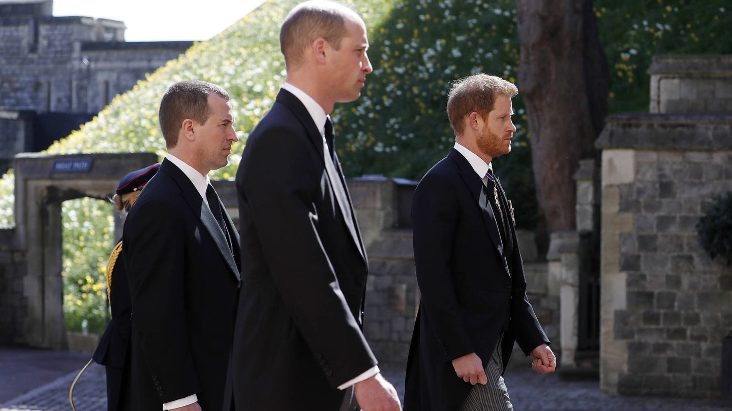Peter Phillips, junto a los príncipes Guillermo y Harry en el funeral del duque de Edimburgo. (Getty/Alastair Grant/Pool)