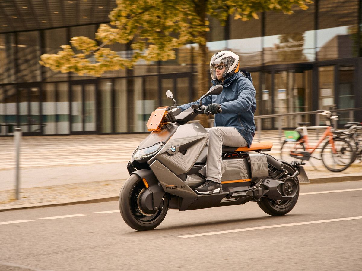 inyectar Desventaja Subrayar BMW CE 04, un scooter eléctrico con rendimiento de moto de gasolina