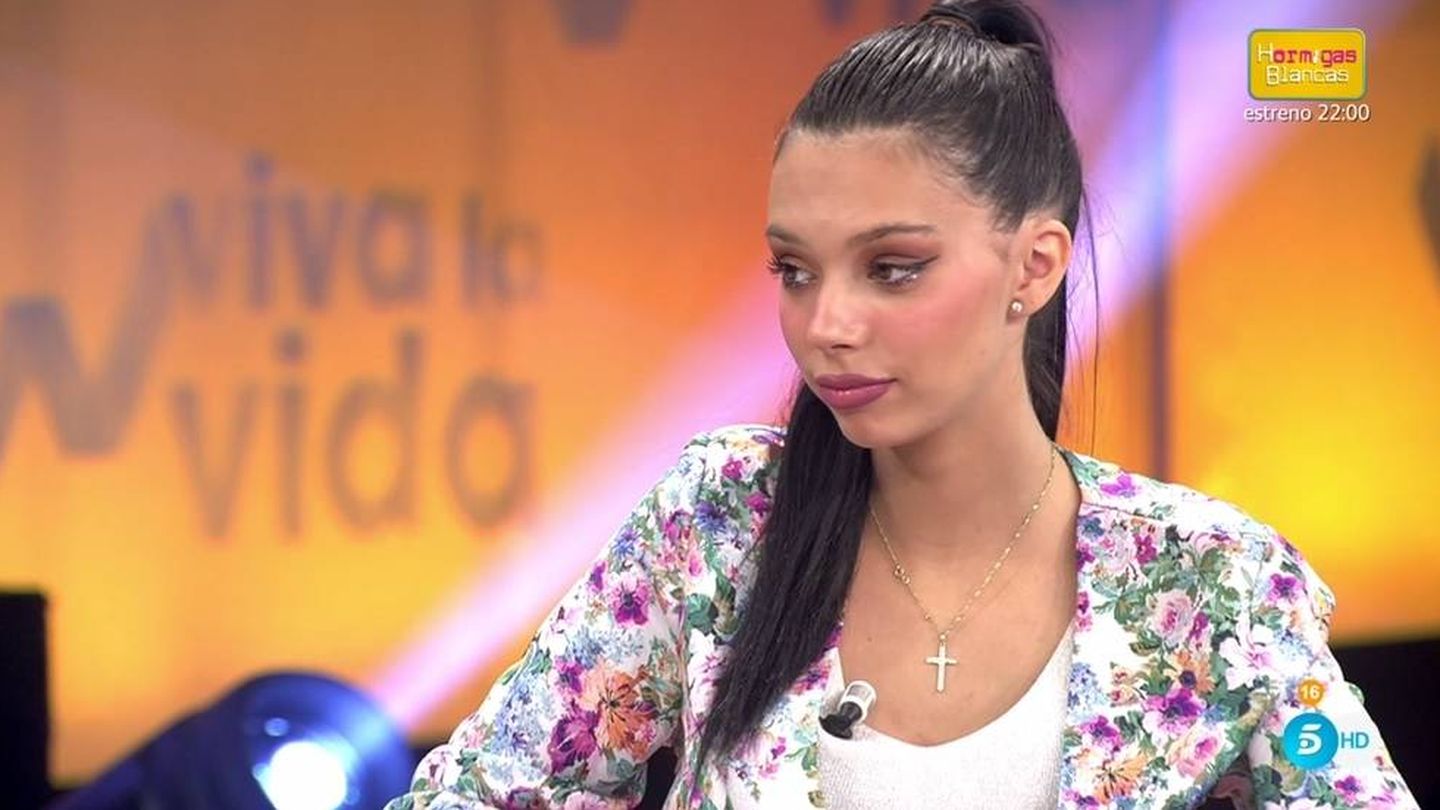 Alejandra Rubio confirmando su relación con Lobo.(Telecinco).