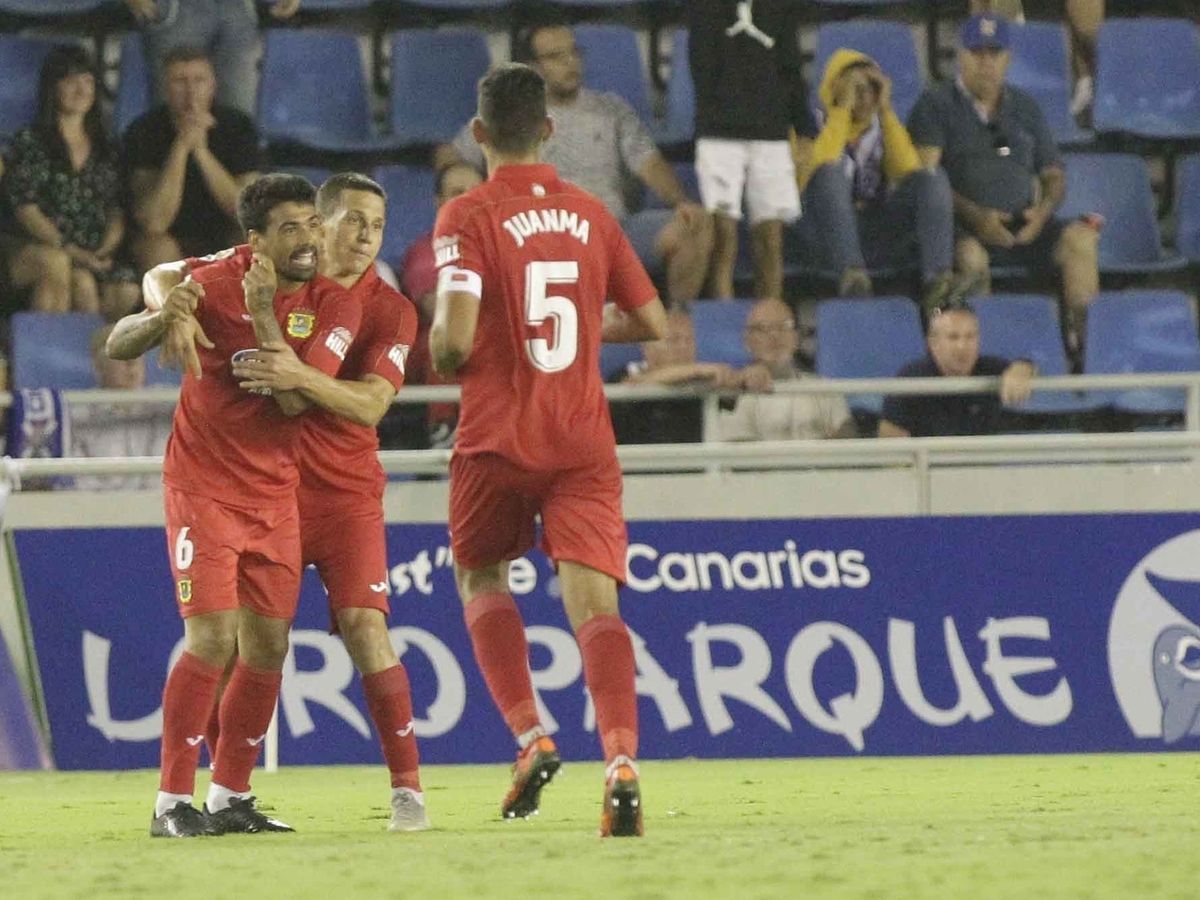 Foto: Jugadores del Fuenlabrada celebran un gol. (Europa Press)
