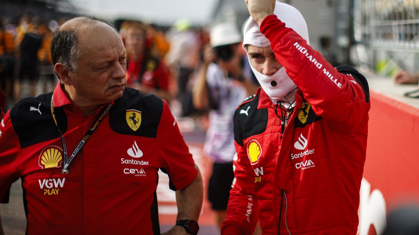 Vasseur sigue apretando las tuercas en Ferrari y Leclerc no parecía ya cómodo con su ingeniero. (DPPI/AFP7/Xavi Bonilla)
