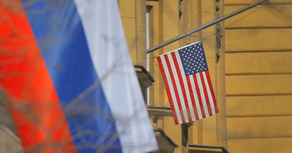 Foto: Banderas de Rusia y EEUU