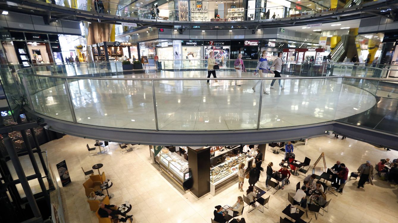 Cómo los centros comerciales combaten su desaparición (e Ikea y Zara también) 
