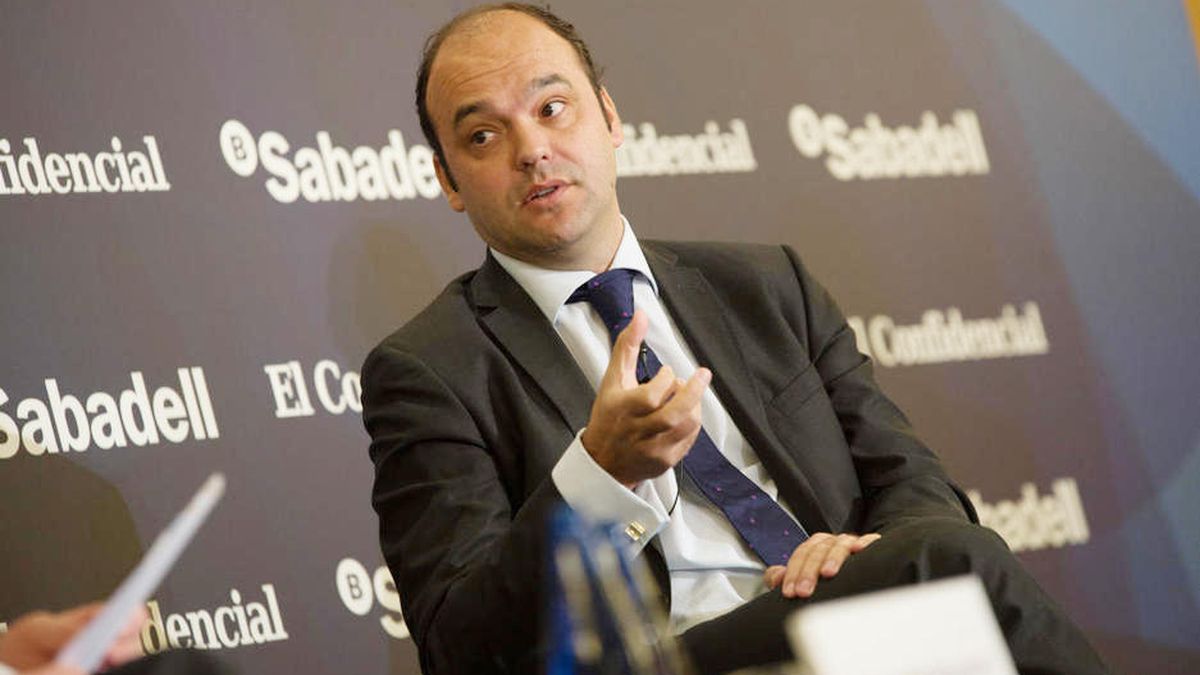 Un economista sin carné, José Carlos Díez, hará el programa económico del PSOE