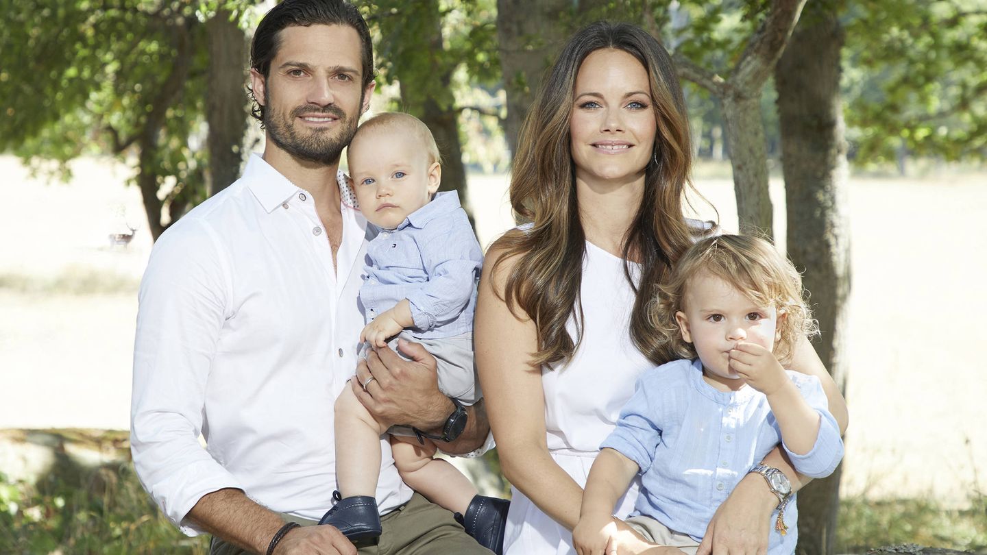 Carlos Felipe y Sofía de Suecia, junto a sus hijos. (Kungahuset - Casa Real de Suecia)