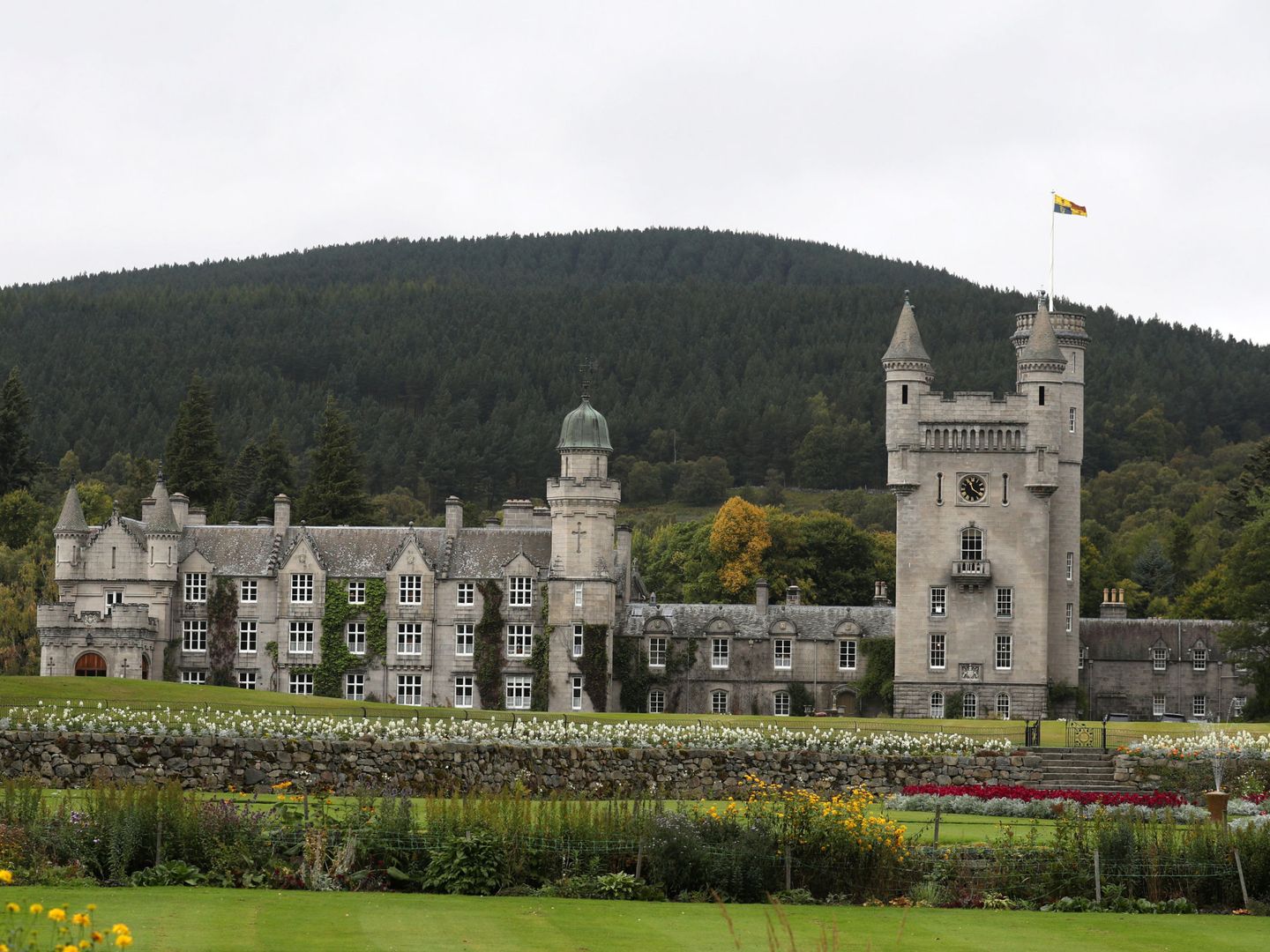 Vista general del Castillo de Balmoral, en Escocia. (Reuters)