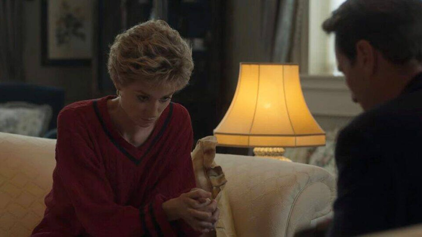 Diana habla con James Colthurst en 'The Crown'. (Netflix)