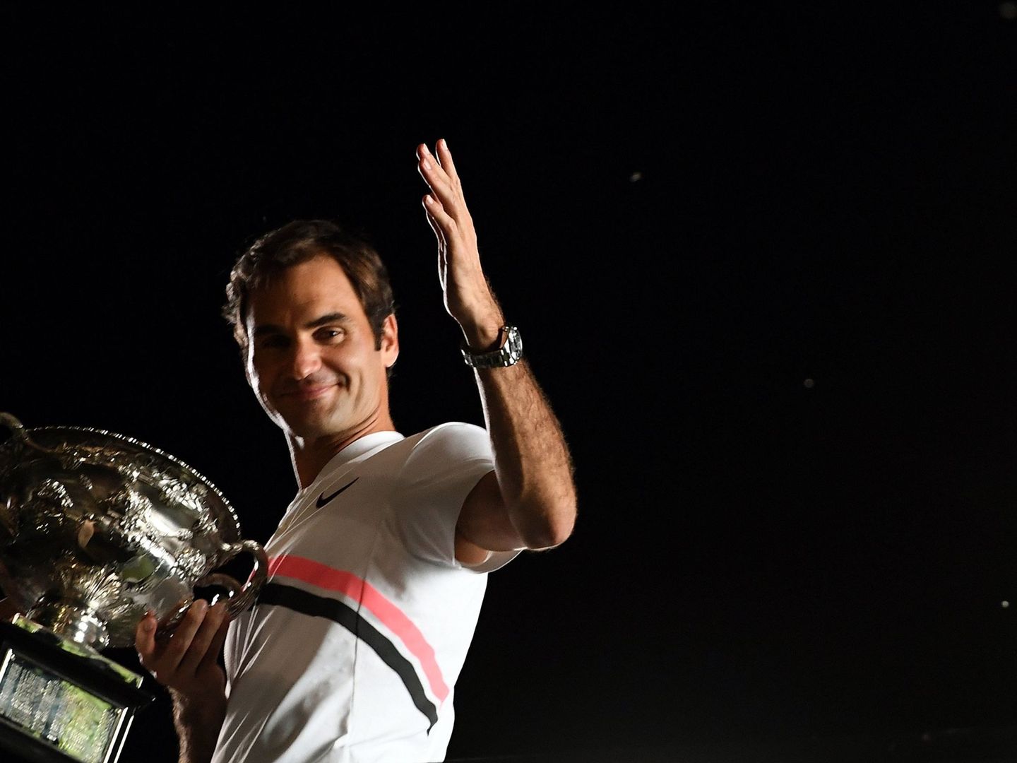 Es la segunda vez en su carrera que Federer revalida el título del Open de Australia. (EFE)