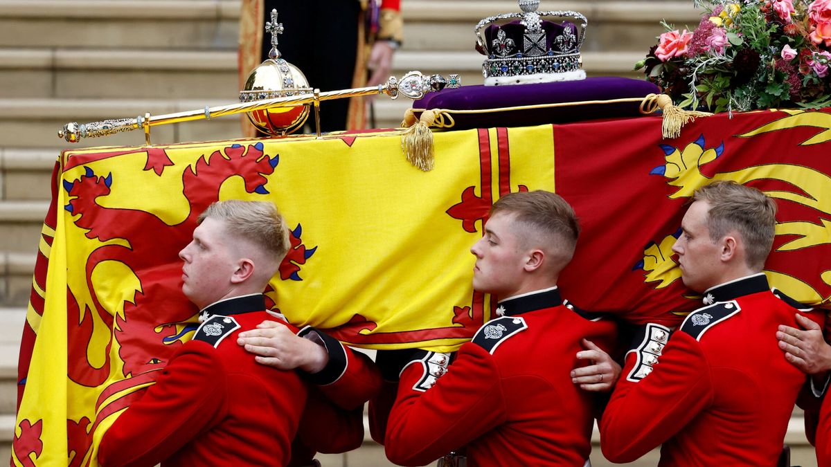 La emotiva ceremonia de despedida a Isabel II en Windsor: gestos simbólicos y un último adiós