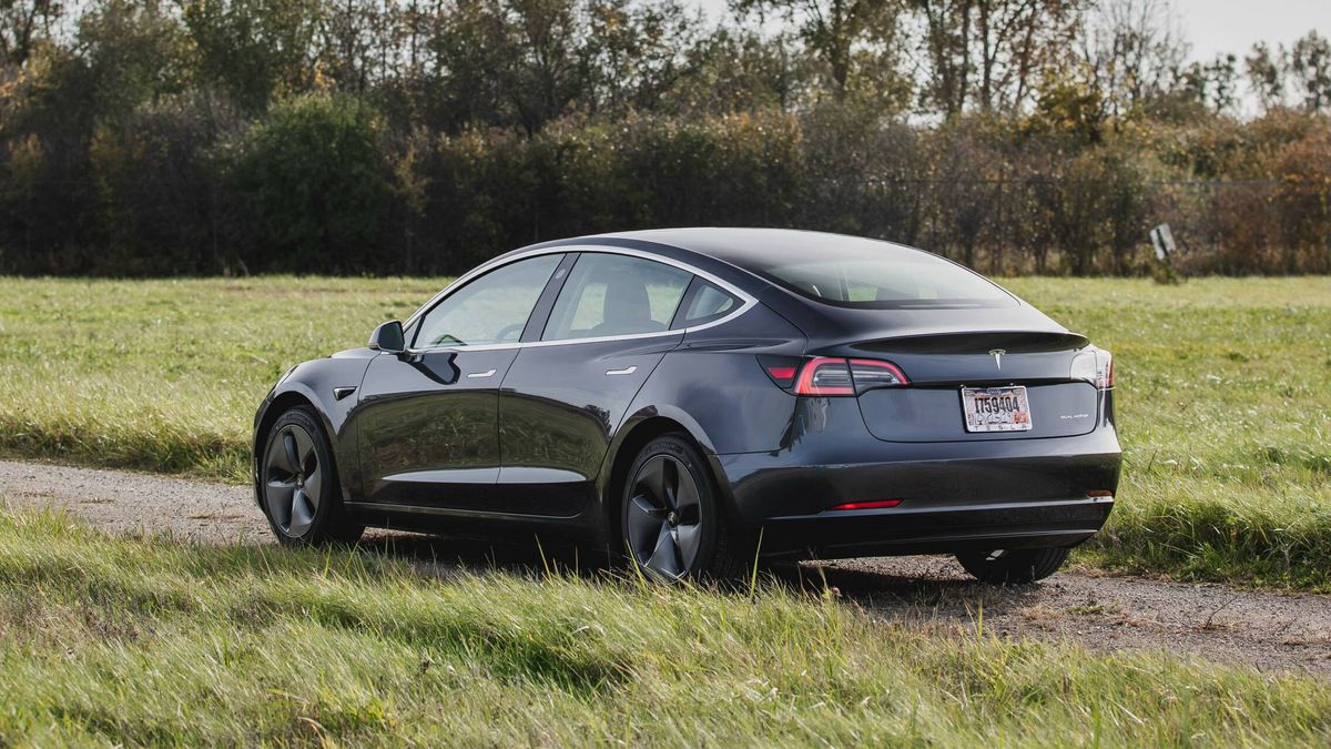 ¿Comprarías un Tesla Model 3 nuevo por 18.500 euros? Los eléctricos, a tiro como nunca