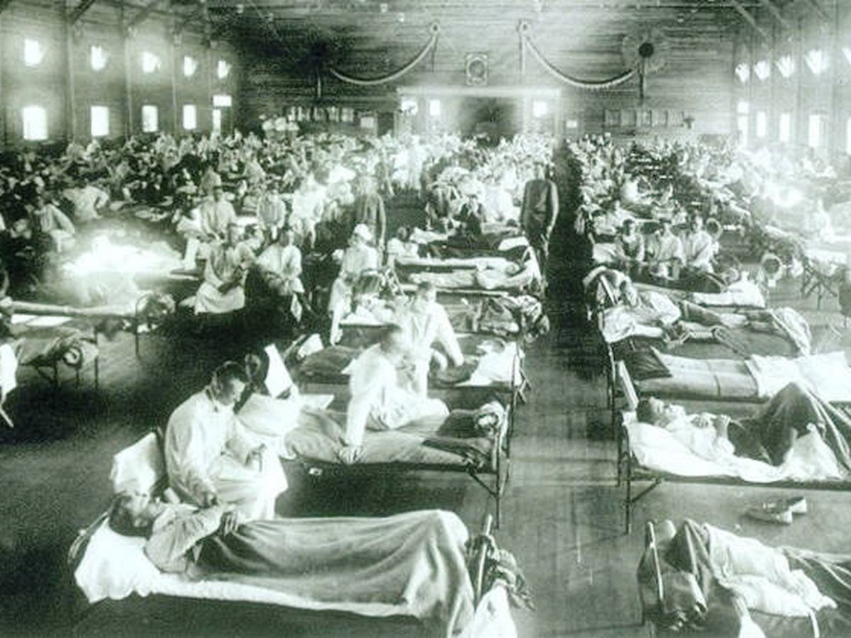 Foto: Enfermos atendidos en masa en plena epidemia de la llamada gripe española.
