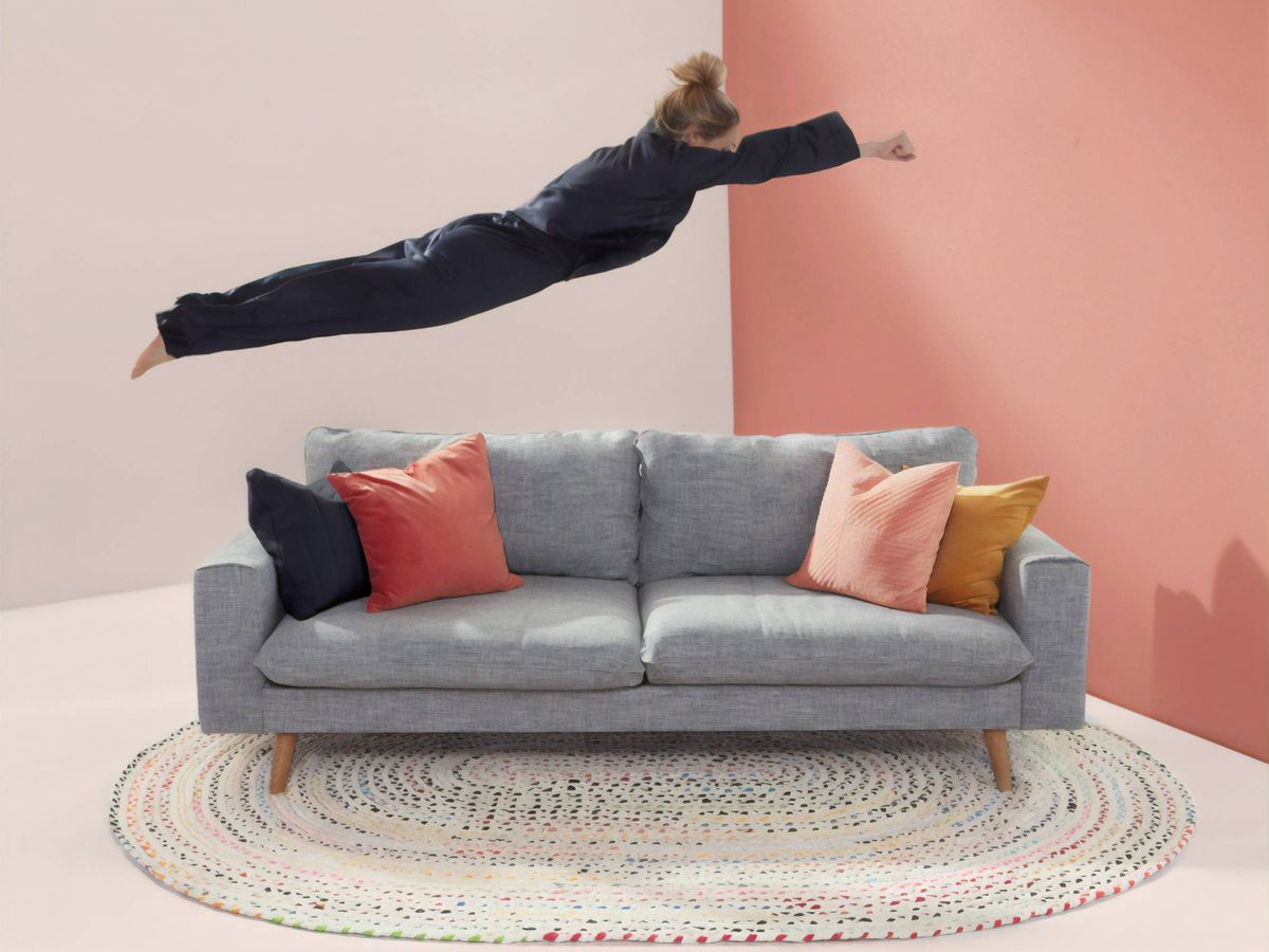 Foto: La pieza clave de tu salón es un buen sofá. (Unsplash)
