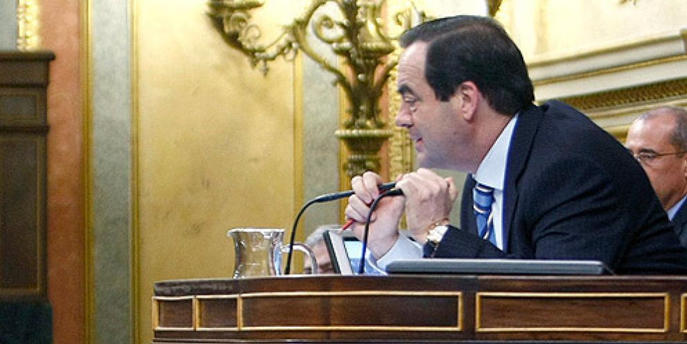 Foto: Ni siquiera el PSOE apoya a Bono en su intento por reducir a dos días los Plenos del Congreso