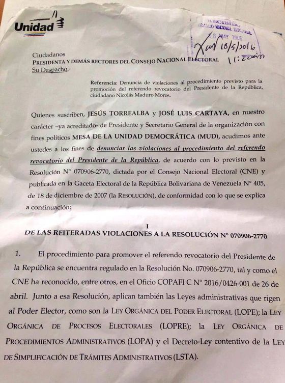 Documento entregado por la oposición en Caracas al rector Luis Emilio Rondón. (Foto: V. Amaya)