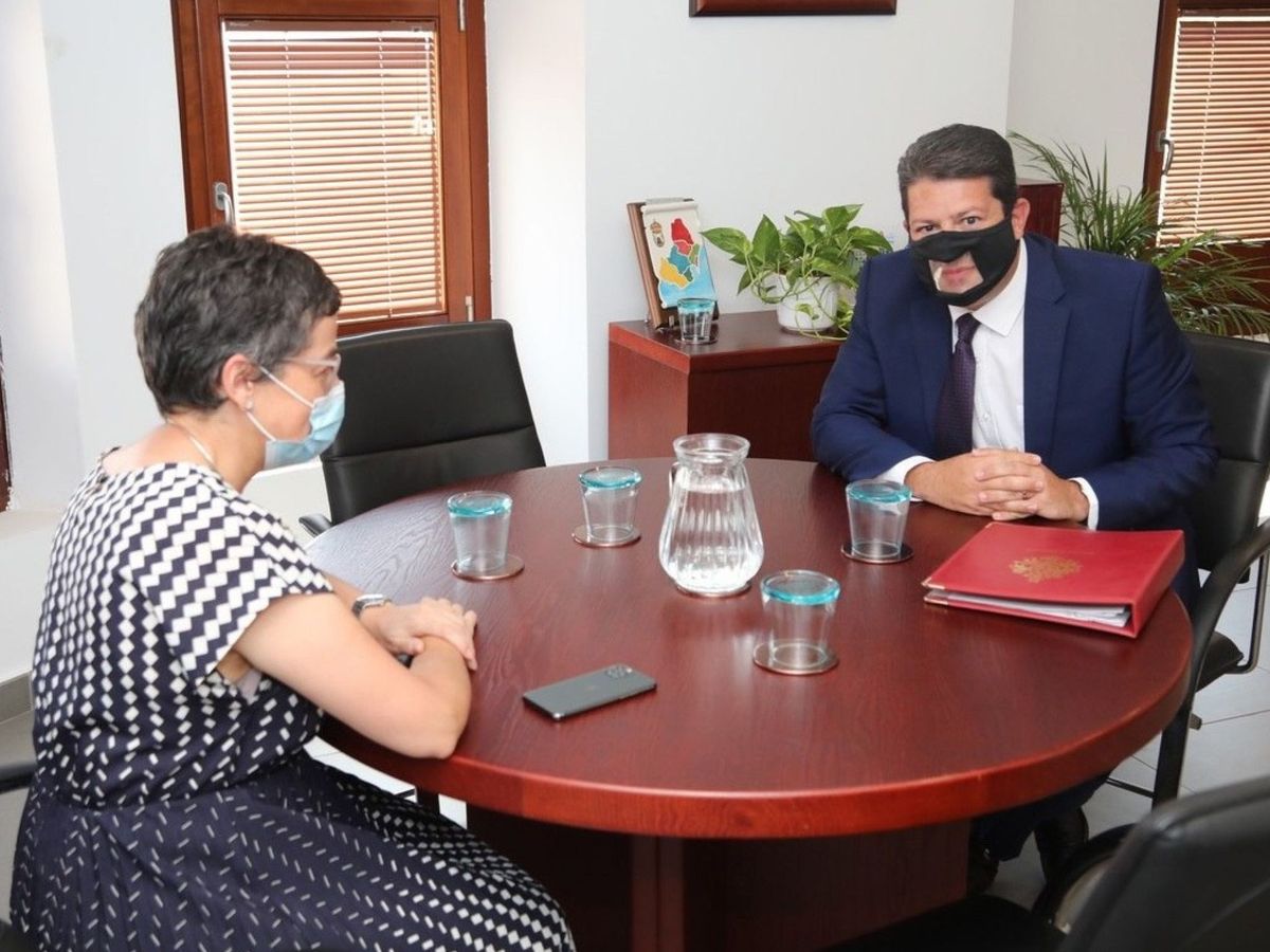 Foto: La ministra de Asuntos Exteriores, Arancha González Laya, se ha reunido este jueves en Algeciras con el ministro principal de Gibraltar, Fabian Picardo. (EFE)