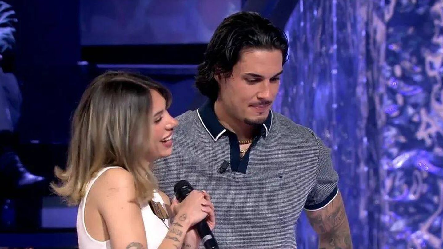 Alejandra Rubio y Carlo Costanzia, en 'De viernes'. (Telecinco)