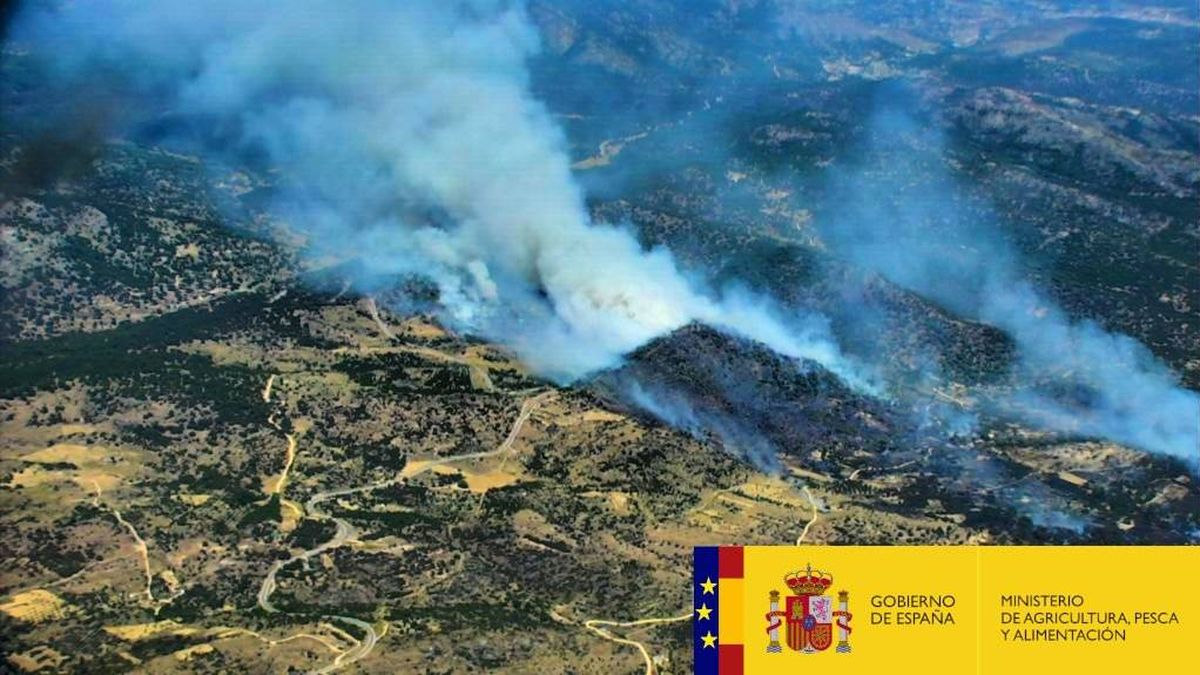 Un incendio en Hoyo de Pinares (Ávila) podría obligar a evacuar a los vecinos