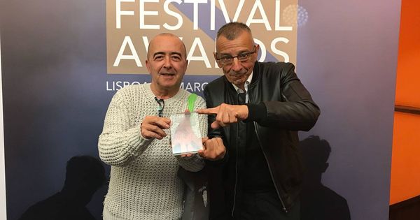 Foto: Paco Martín (izquierda) recogía el premio a Mejor Festival de Pequeño Formato de España en los Iberian Festival Awards el pasado mes de marzo (Ayuntamiento de Cartagena)