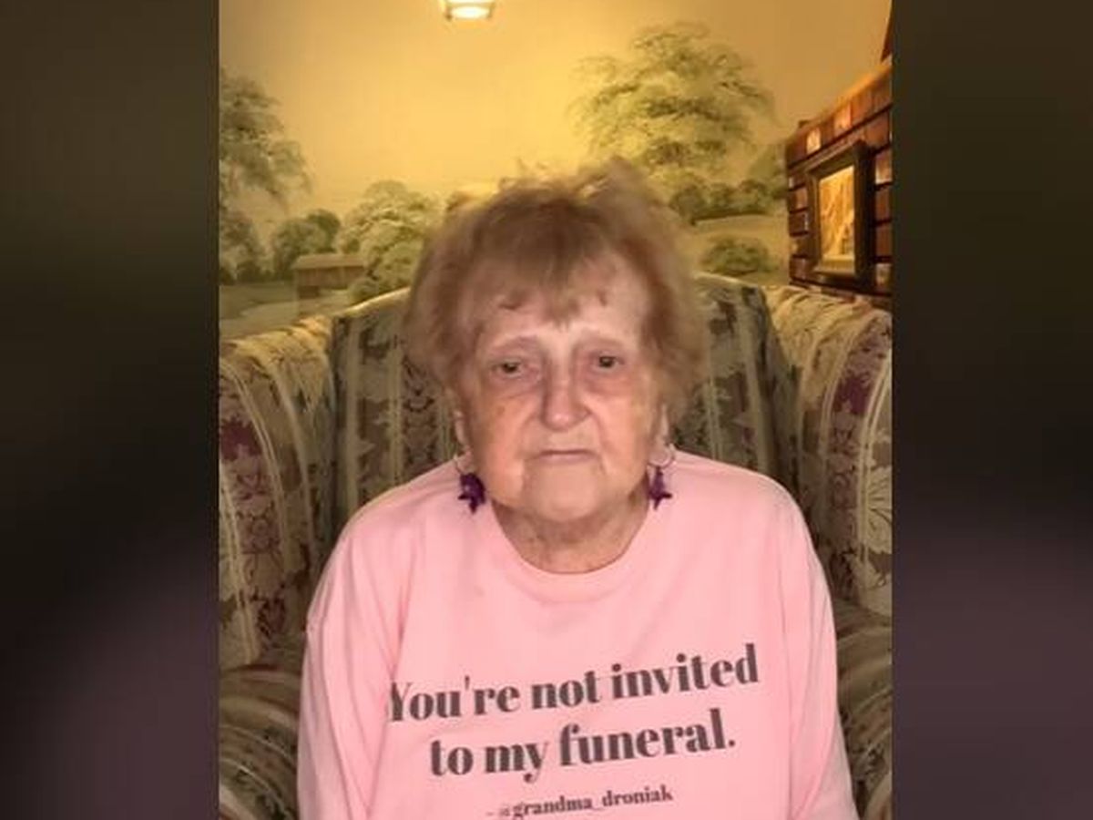 Foto: Una anciana deja un vídeo programado para su funeral antes de morir y los requisitos dan la vuelta al mundo: "Que se vayan de aquí".(TikTok)