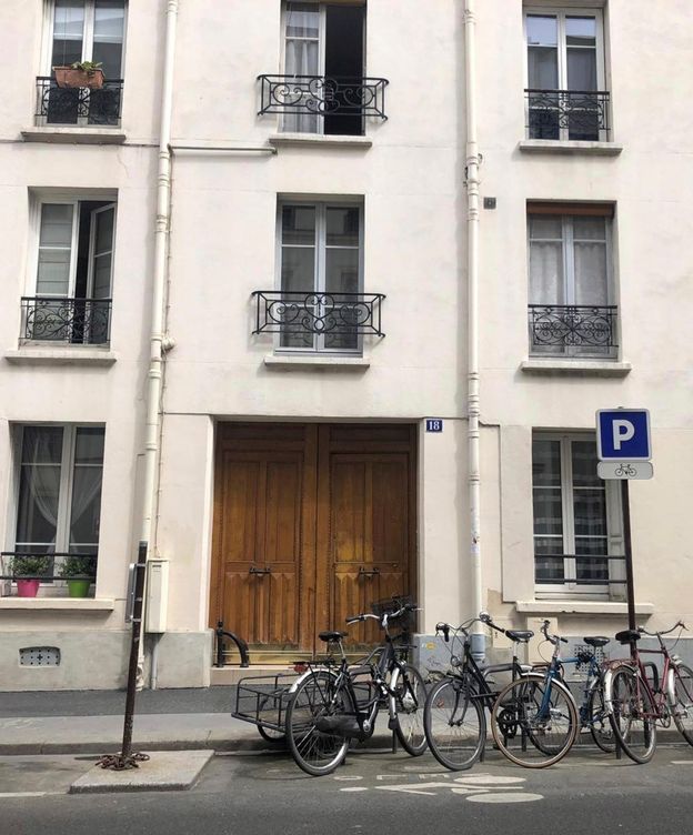 Foto: Fachada del edificio en la calle Paul Fort en el distrito 14 de París, donde se ubica la vivienda en que residía la estudiante española Natalia Sánchez Uribe. (EFE)