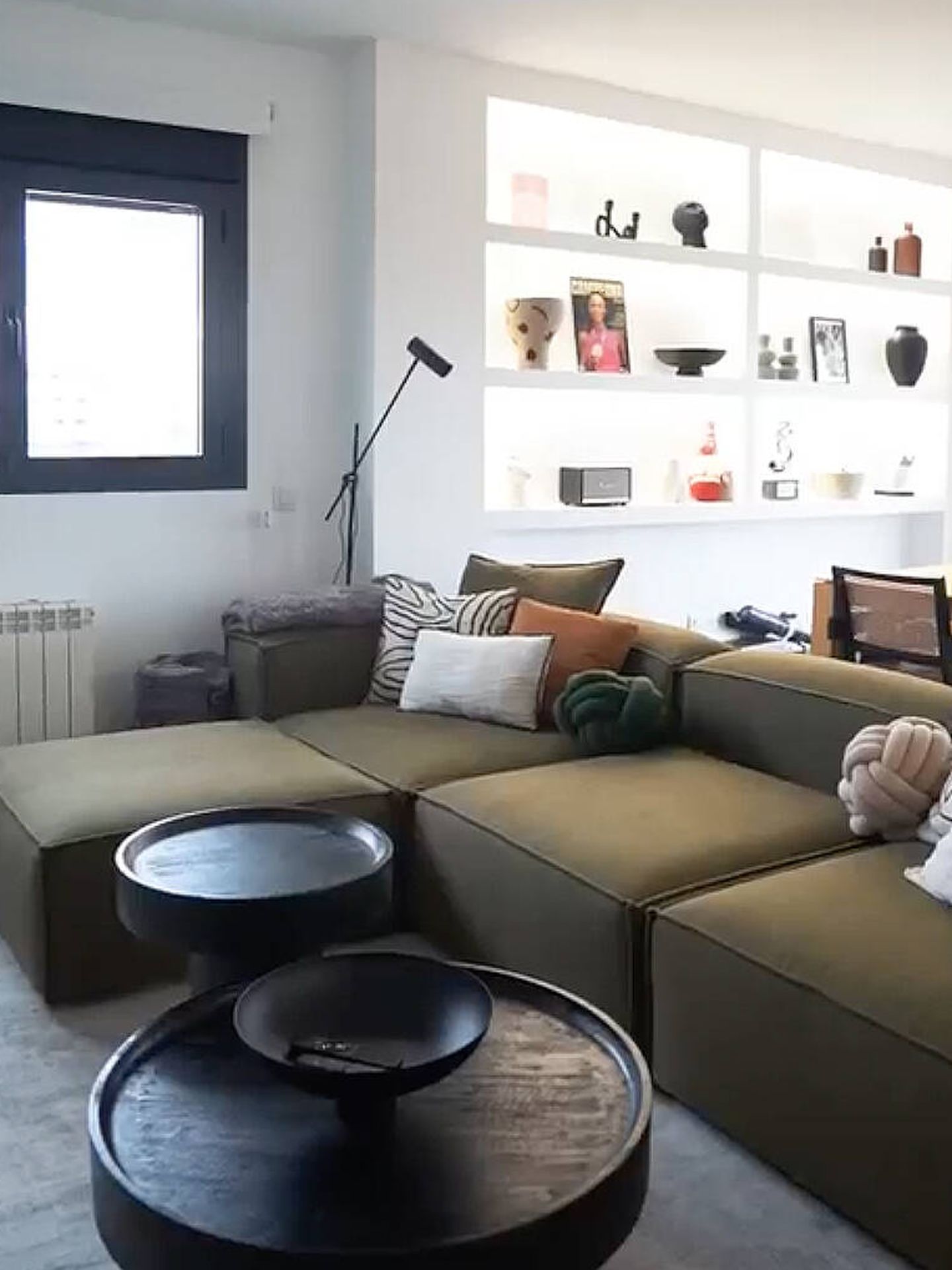 Salón de la nueva casa de Ana Peleteiro.  (Instagram/@anapeleteirob)