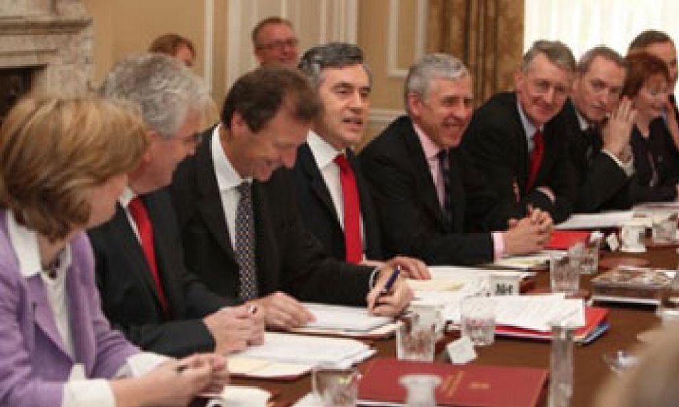Foto: Gordon Brown da a conocer el nuevo gobierno británico