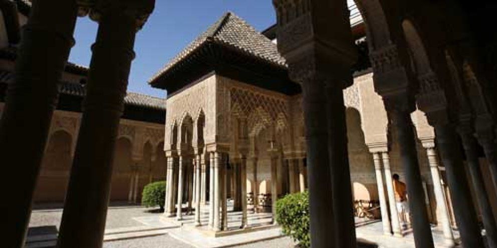 Foto: 'Guerra' en Granada: el proyecto de un ascensor para subir a la Alhambra divide a la ciudad