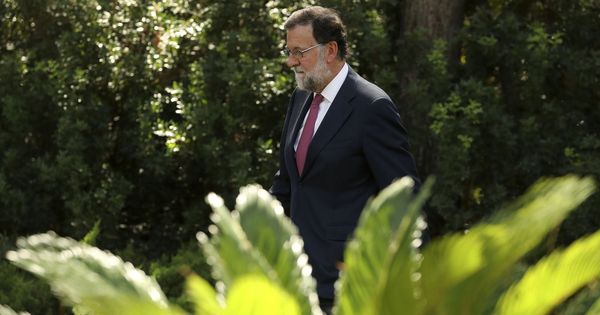 Foto: El presidente del Gobierno, Mariano Rajoy, momentos antes de la rueda de prensa tras su tradicional despacho de verano con el rey Felipe VI. (EFE)