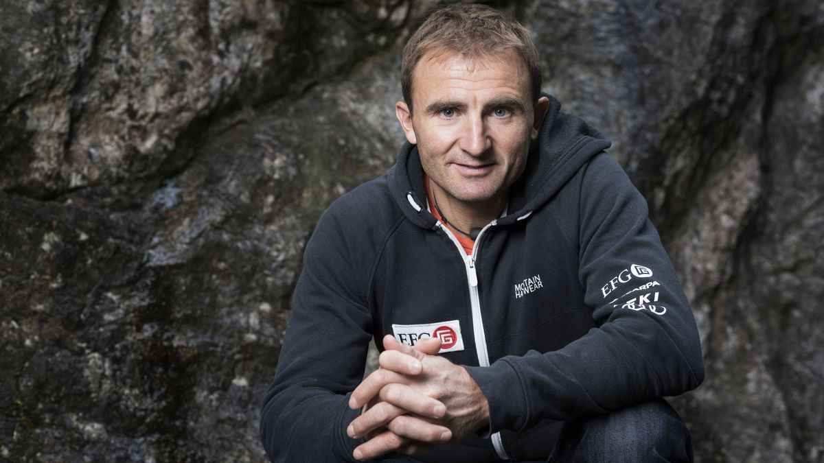 Muere en un accidente en el Everest Ueli Steck, la 'máquina suiza' del alpinismo