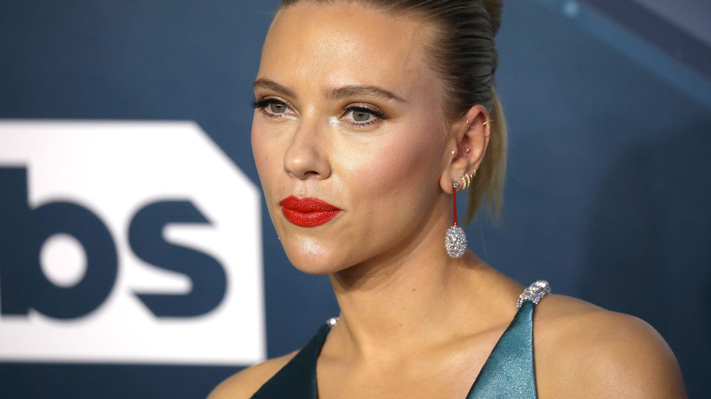 Scarlett Johansson y su mentón ovalado, otro de los más copiados. (EFE)