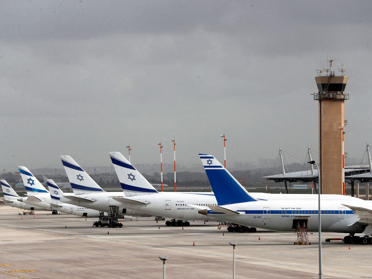 Foto: Imagen de archivo de aviones en el aeropuerto Ben Gurion de Tel Aviv. (Reuters/Ronen Zvulun)