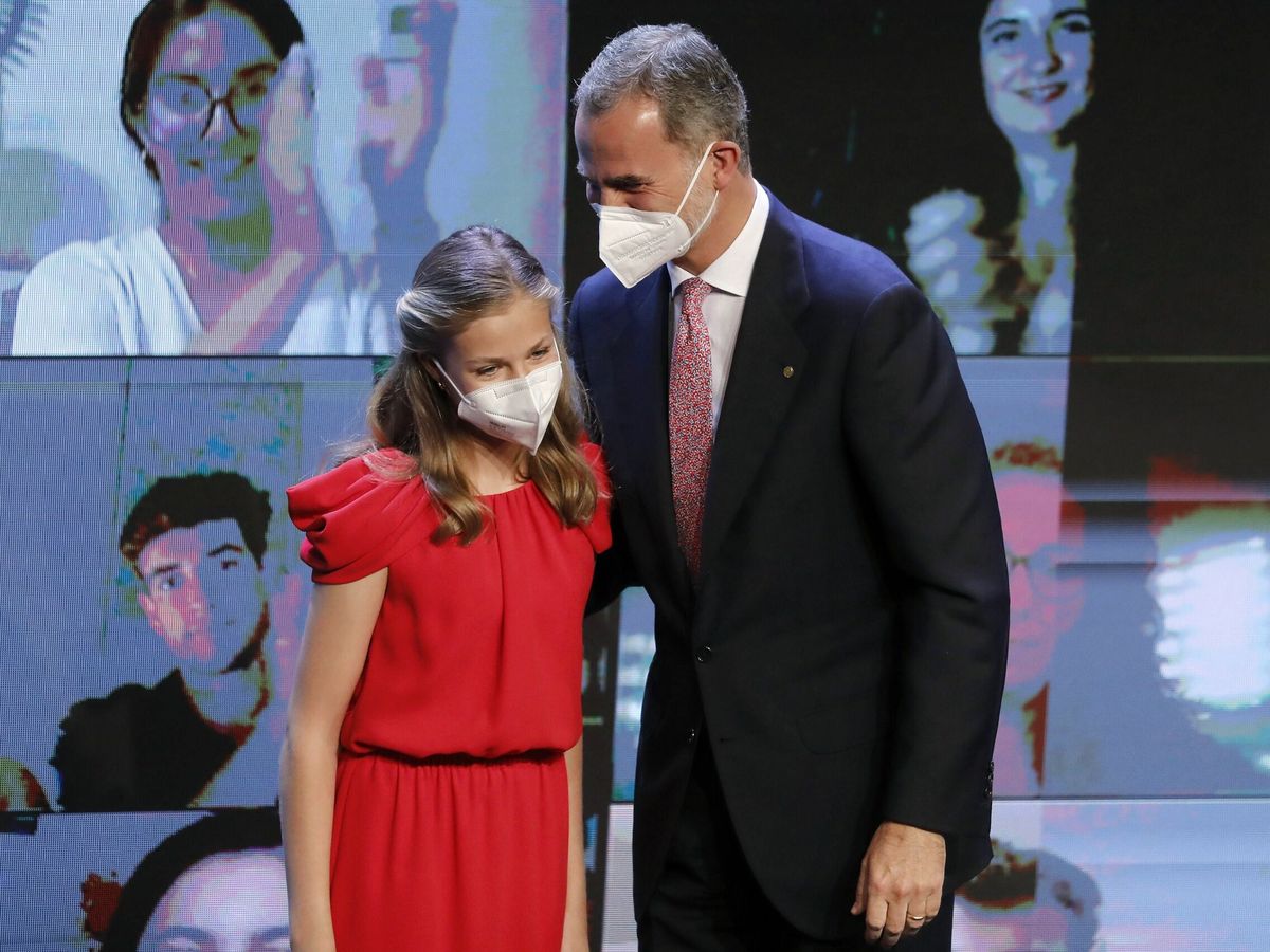 Foto: El Rey y la princesa Leonor, en los premios Princesa de Girona. (EFE)