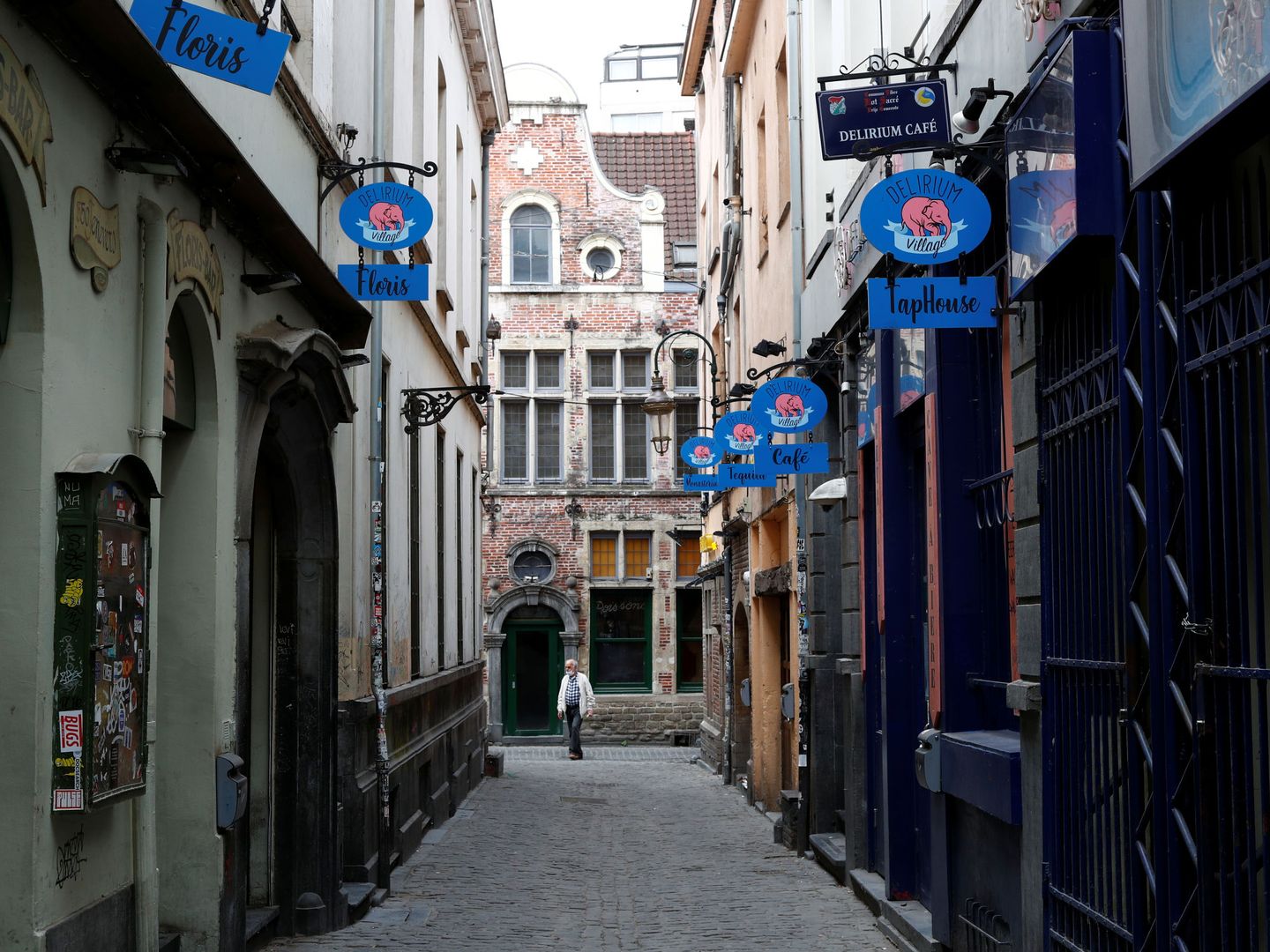 Una calle vacía en el centro de Bruselas. (Reuters)
