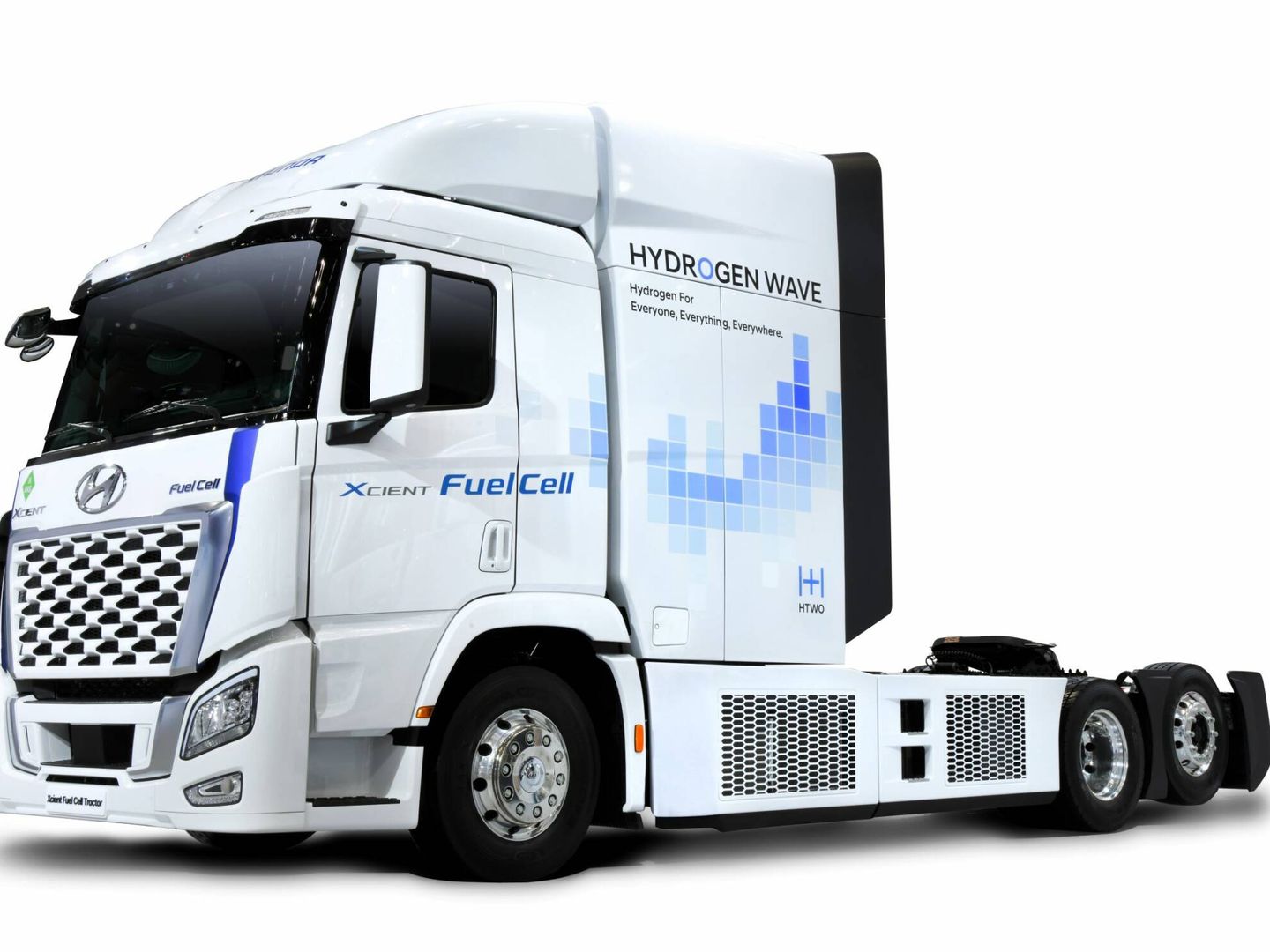 A partir de los camiones Xcient Fuell Cell, operativos desde el pasado año, Hyundai ha creado una cabeza tractora el transporte de gran tonelaje con hidrógeno. Debutará en 2023.