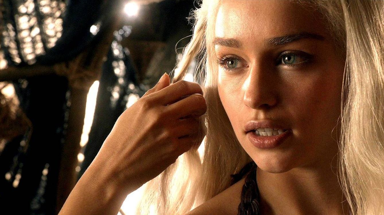 En la cabeza de Validación incrementar Emilia Clarke (Daenerys) la lía con su escena 'hot' de 'Juego de Tronos'
