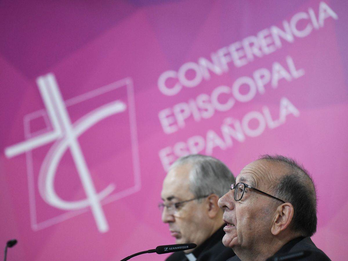 Foto: El obispo auxiliar de Toledo, Francisco César García Magán (i), y el presidente de la Conferencia Episcopal Española, Juan José Omella (d). (Europa Press/Fernando Sánchez)