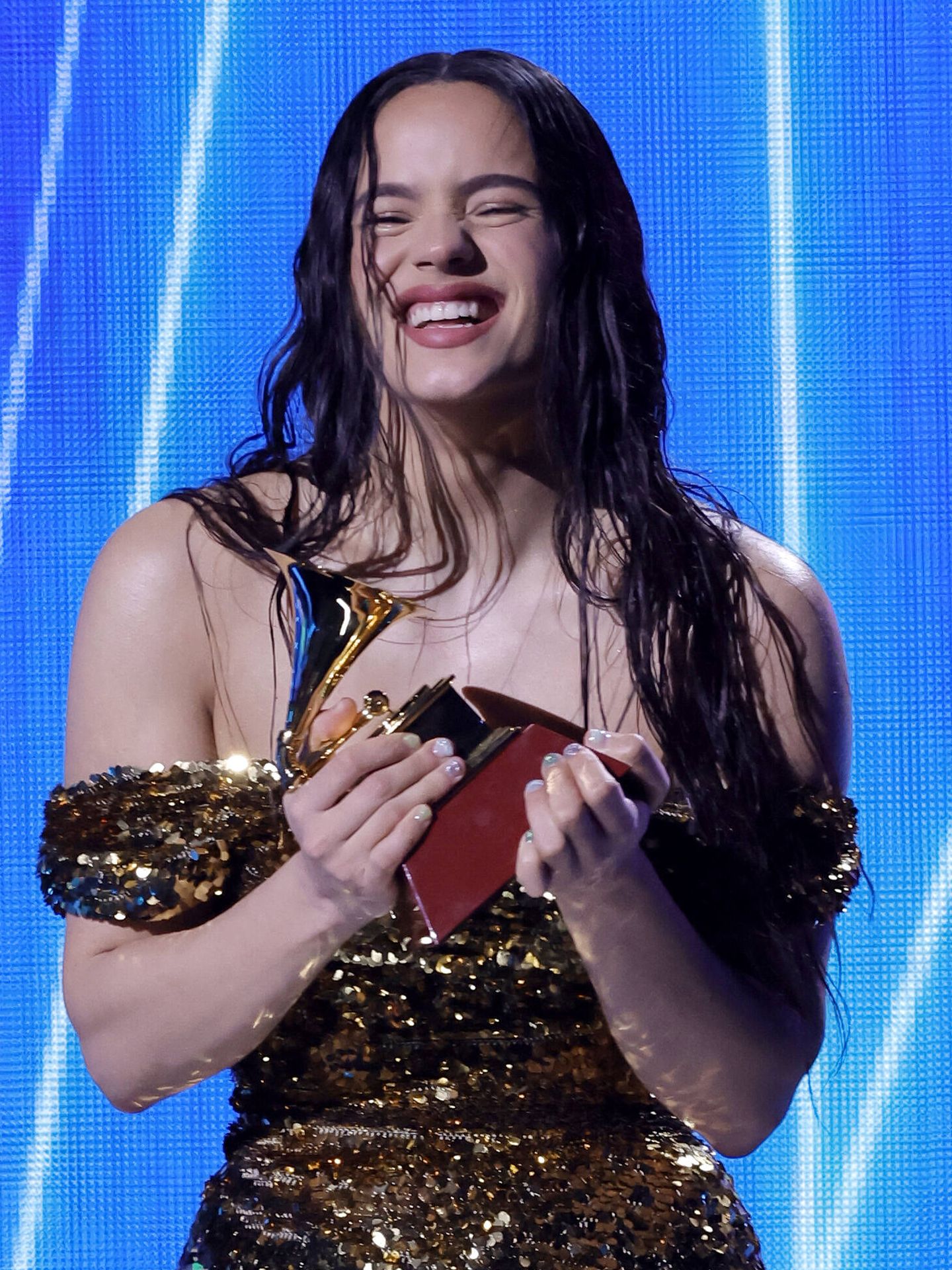 La manicura de Rosalía en los Grammy eran unas jelly nails. (Getty/Kevin Winter)