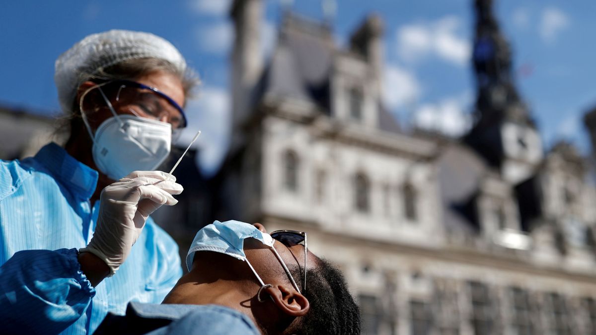 París es declarada "zona de alerta máxima" e impone nuevas restricciones 