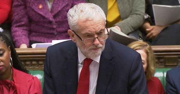 Foto: El líder laborista Jeremy Corbyn durante la votación de ayer en el Parlamento. (EFE)