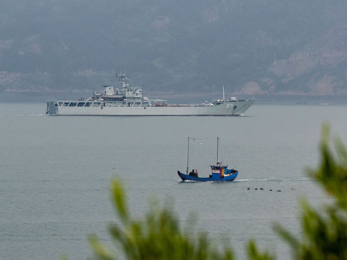Foto: Un buque chino cerca de Taiwán. (Reuters/Thomas Peter)