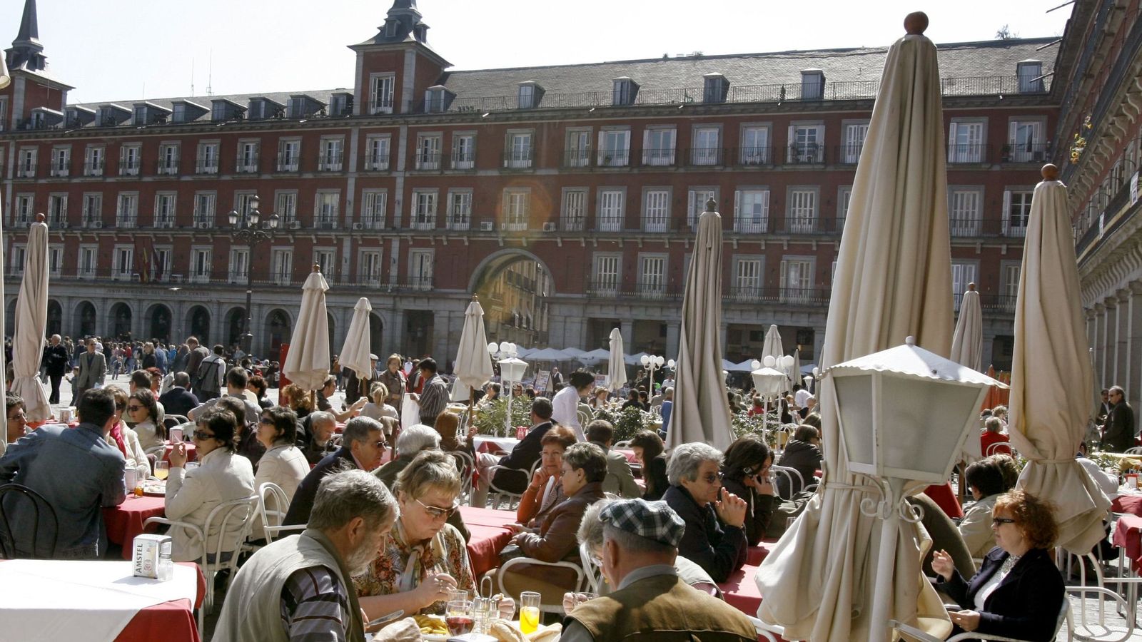 Foto: Terrazas en la Plaza Mayor de Madrid. (EFE)