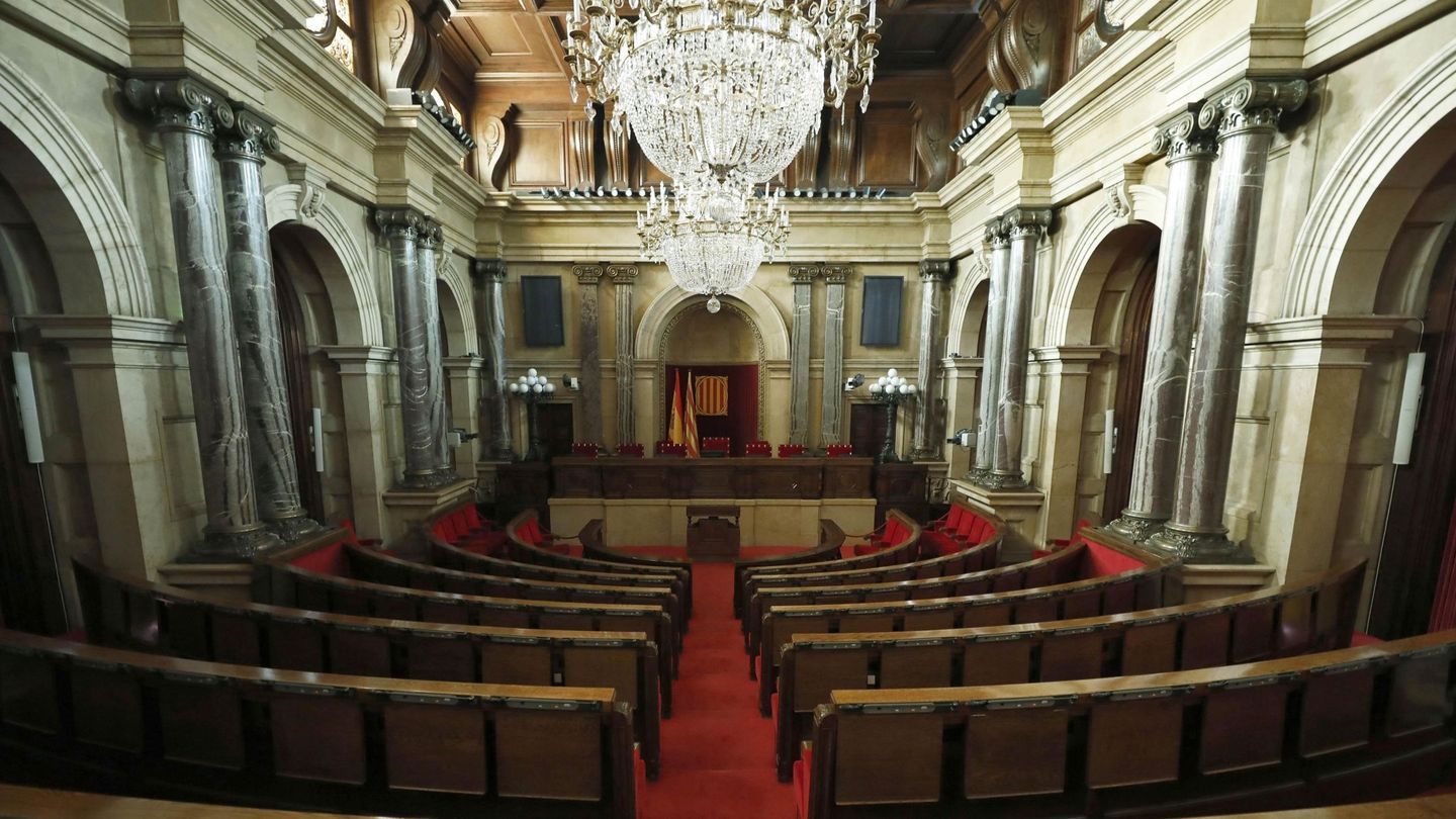Vista del salón de sesiones del Parlament de Cataluña. (EFE)
