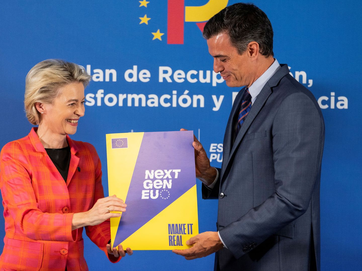 La presidenta de la Comisión Europea, Ursula von der Leyen, junto al presidente del Gobierno, Pedro Sánchez, en Madrid. (Reuters)