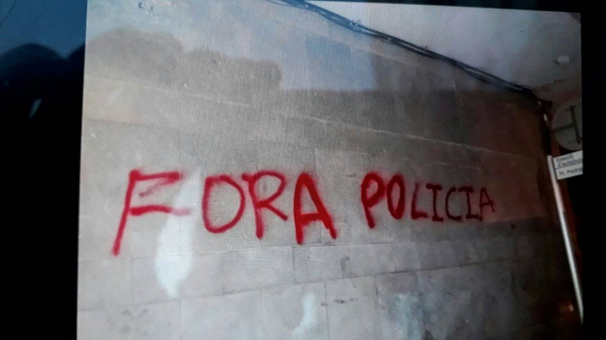 "Fuera las fuerzas de ocupación": la Policía sufre escraches y pintadas en Cataluña