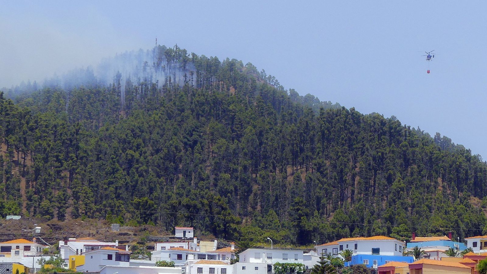 Foto: Estado del frente sur del incendio de La Palma 48 horas después desde que fuera activado. (EFE)