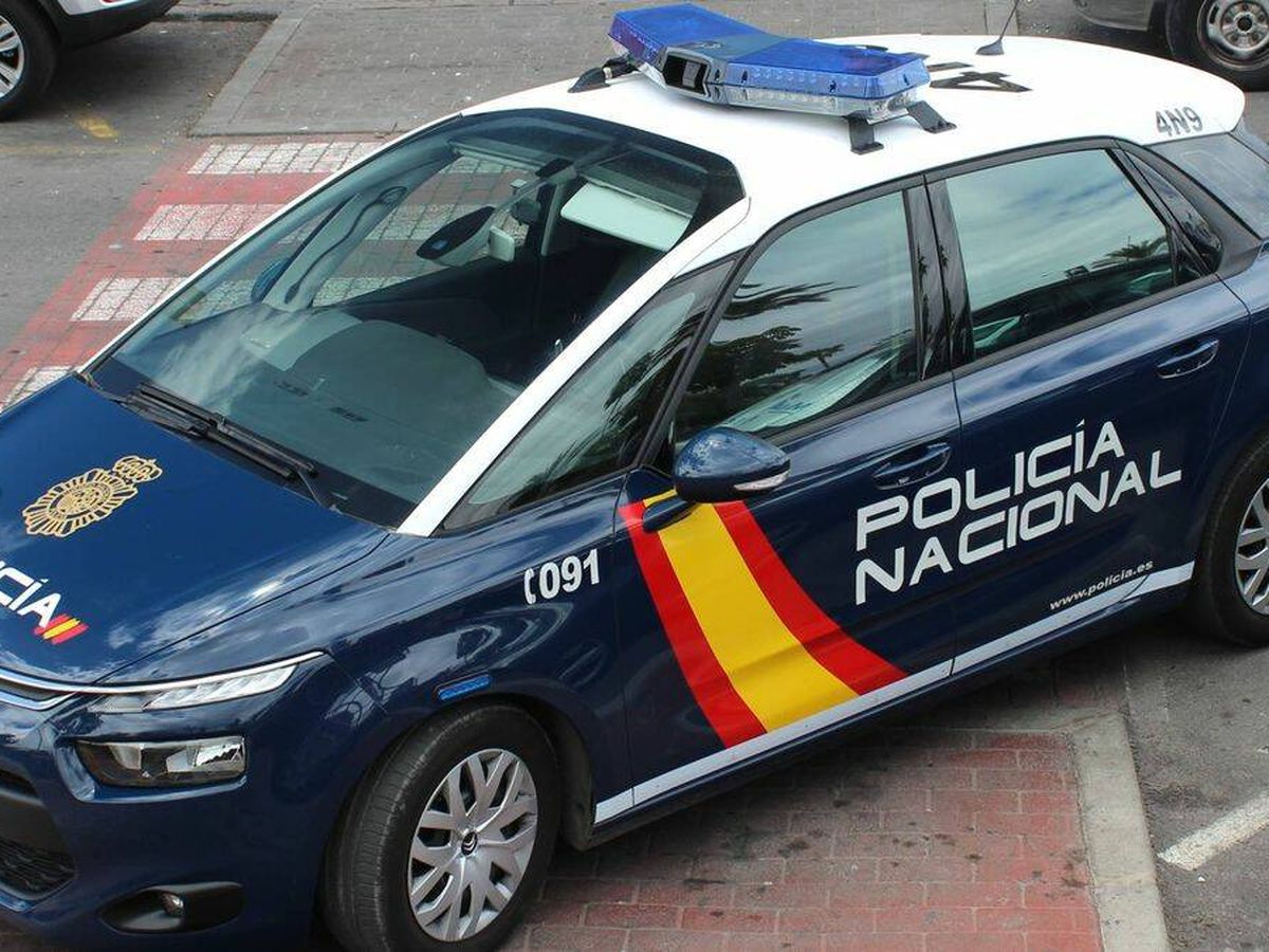 Foto: Patrulla de un coche de policía nacional. (Wikimedia Commons