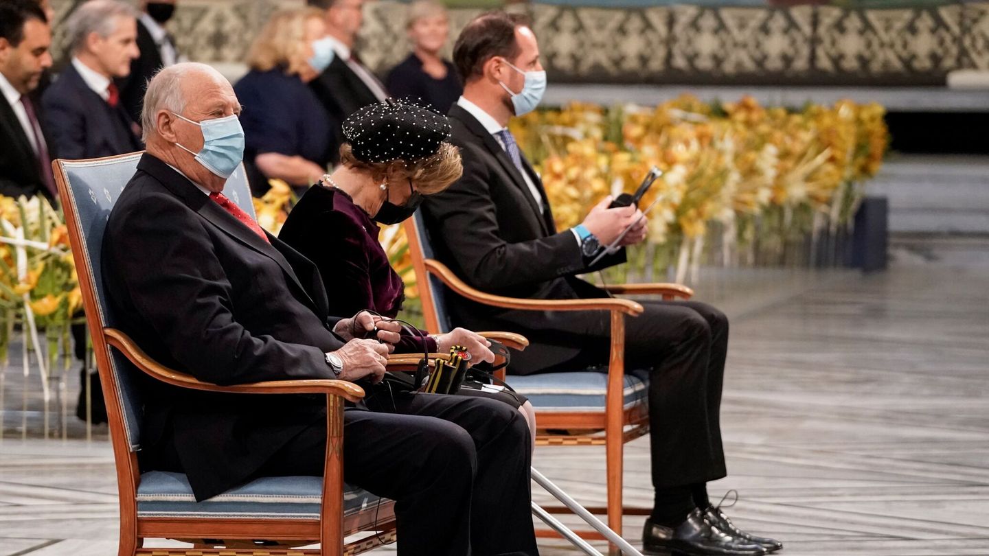 Los reyes de Noruega y Haakon, en el Nobel de la Paz. (Reuters)