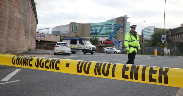 Foto: Policías permanecen cerca al estadio Manchester Arena tras el atentado. (EFE) 
