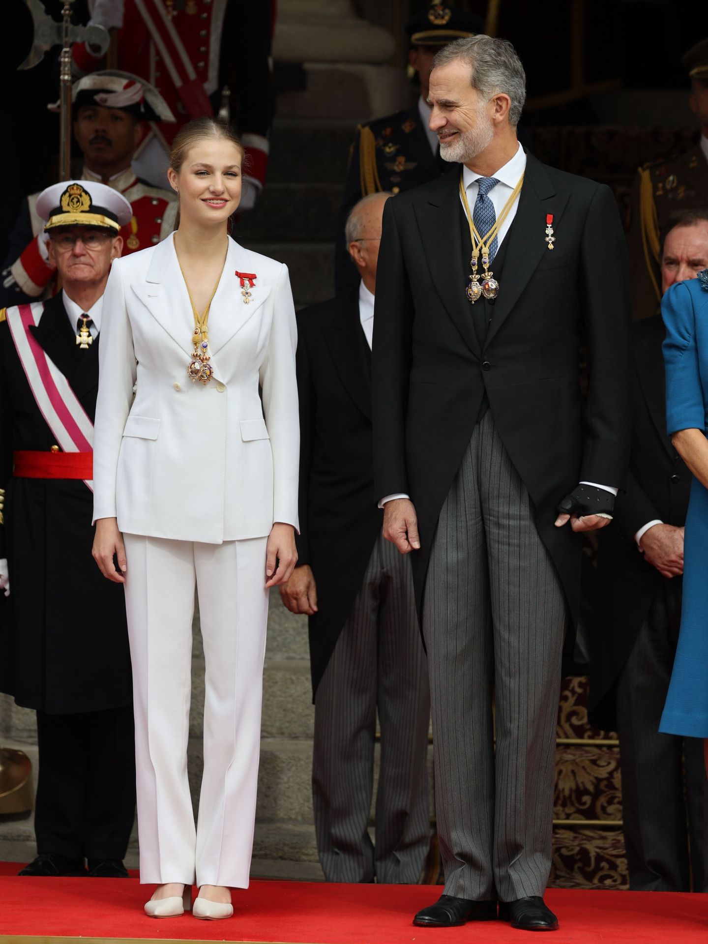 La princesa Leonor y el rey Felipe, a la salida del acto de jura de la Constitución ante las Cortes Generales. (Europa Press)